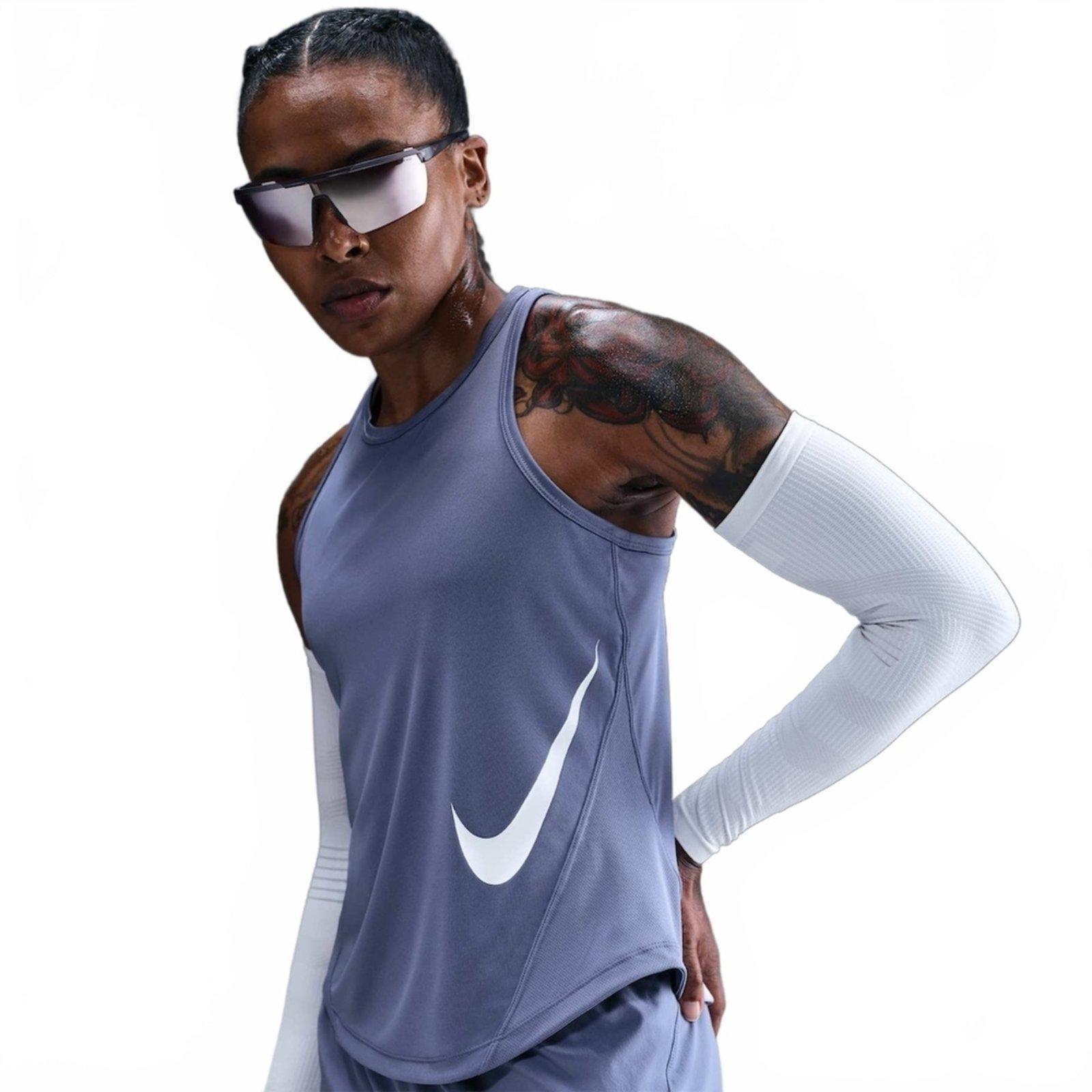 Regata Dri-FIT Nike Swoosh Feminina