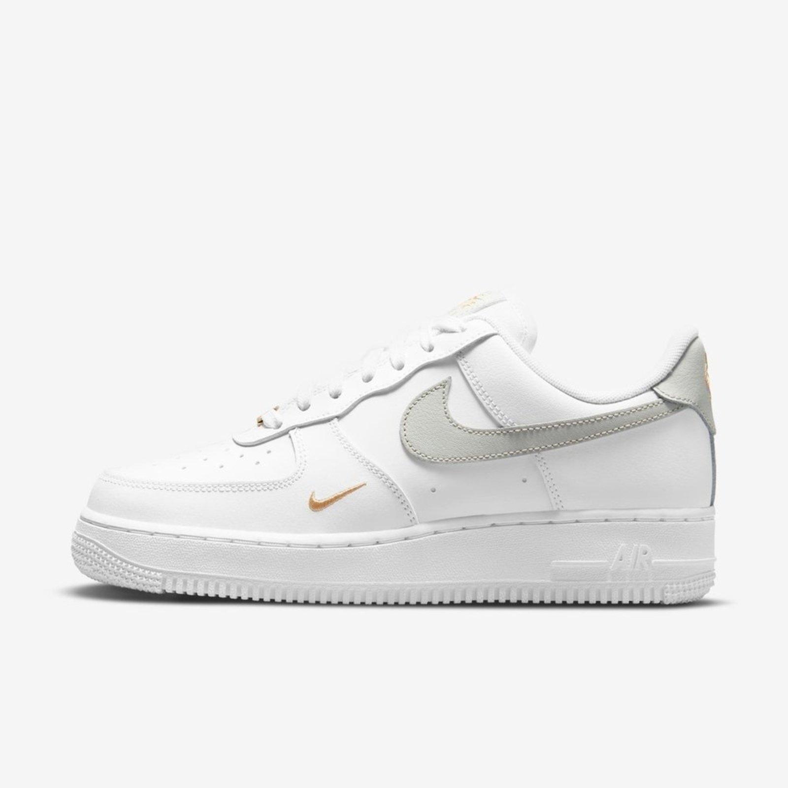 Tênis Nike Air Force 1 "07 Feminino"